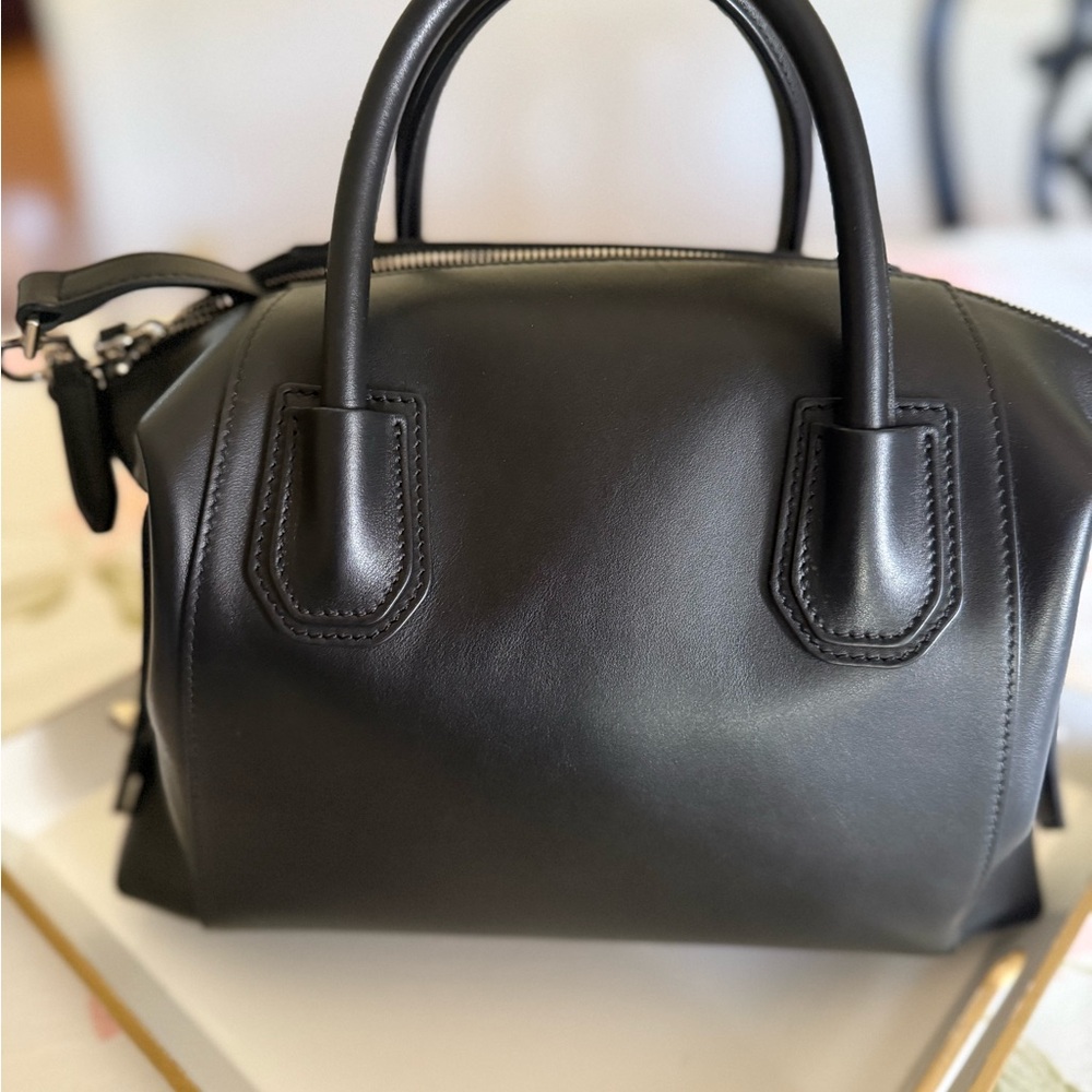 Givenchy Smooth Calfskin Small Soft Antigona Black - Picture 4 of 16